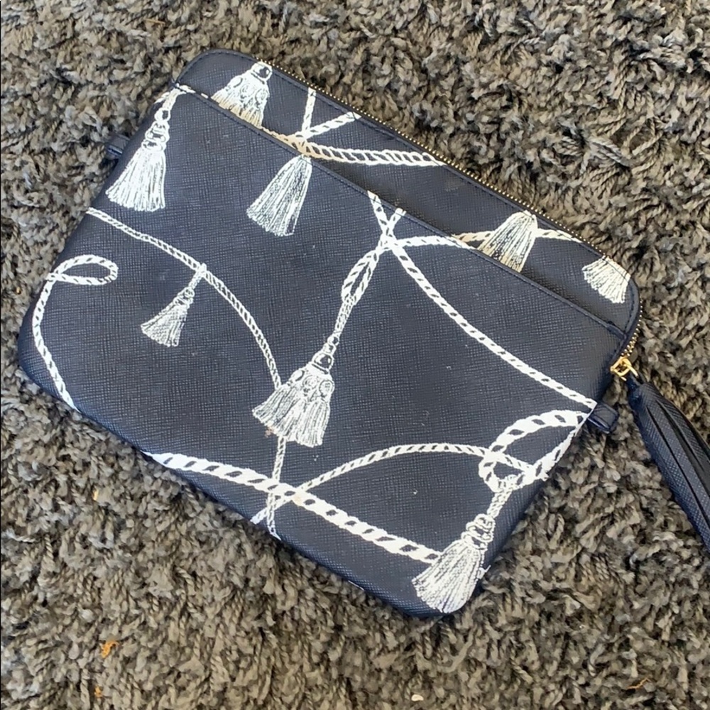 Chico’s Tassel make up please